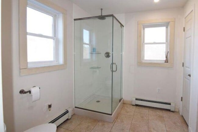 Building Photo - 162 Lower Main St