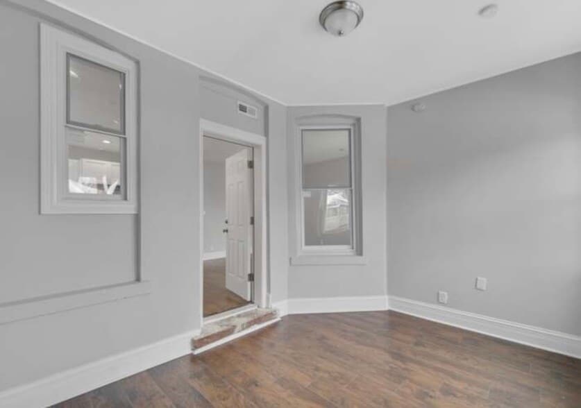 Bonus: Enclosed Back Porch - 6234 S Rhodes Ave