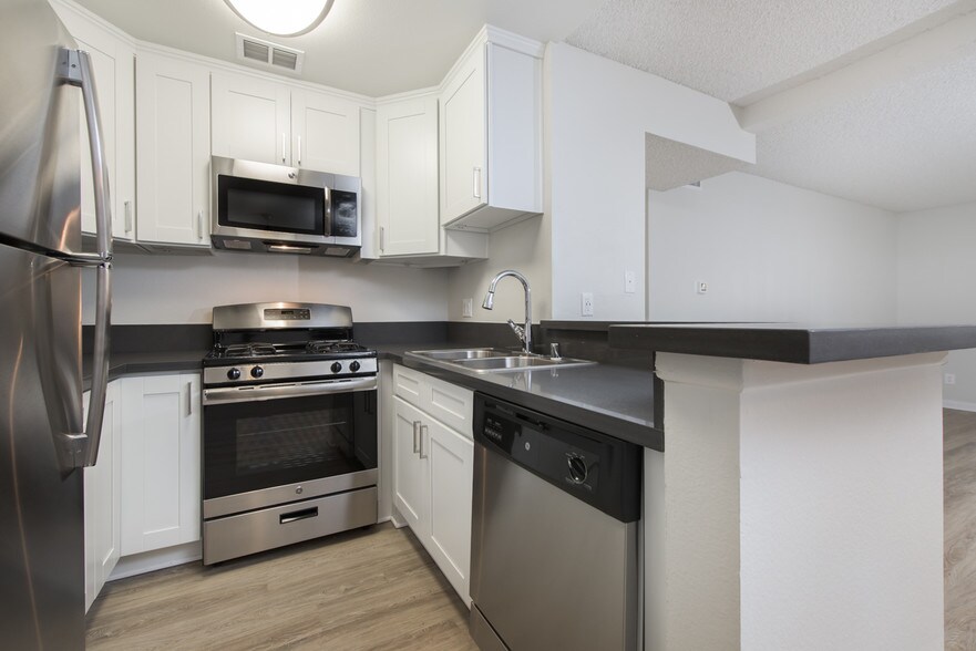 Building Photo - Walnut Ridge Management