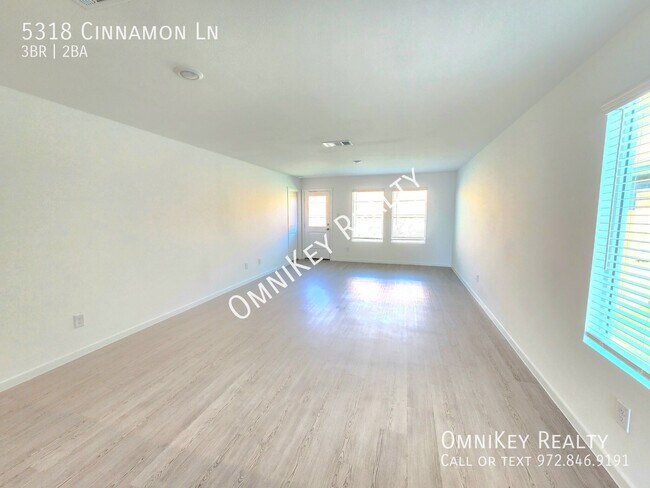 Building Photo - 5318 Cinnamon Ln