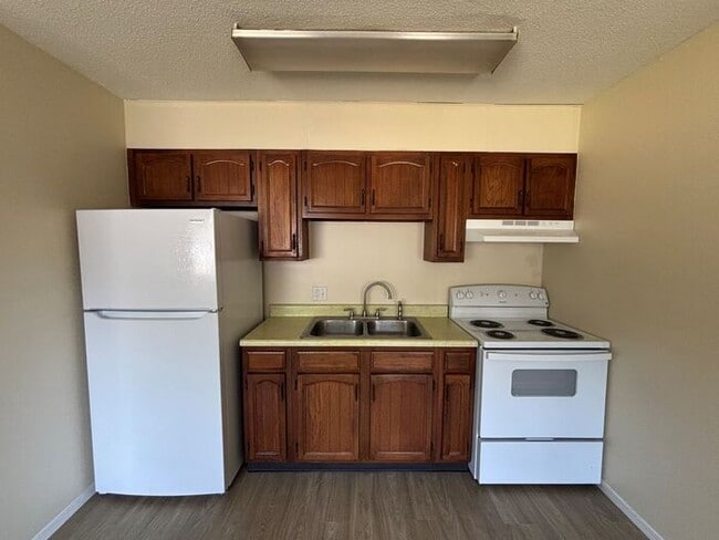Building Photo - One-bedroom apartment located near Honey C...