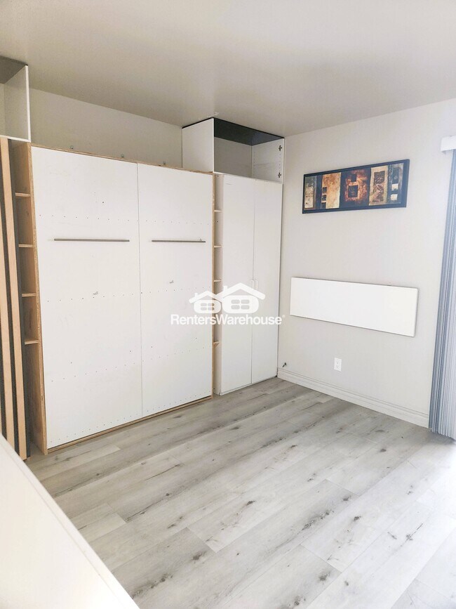 Building Photo - 6020 Carmen Blvd