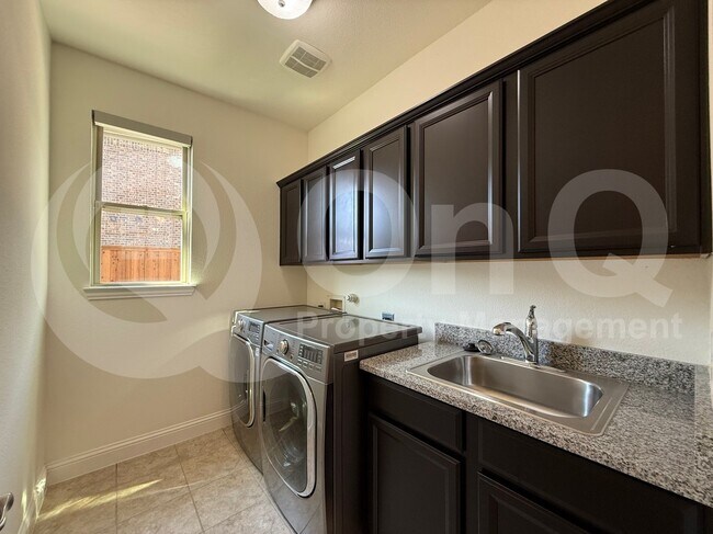 Building Photo - 1165 Clearwater Dr