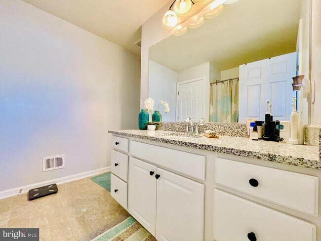 Building Photo - 73 Wellspring Dr