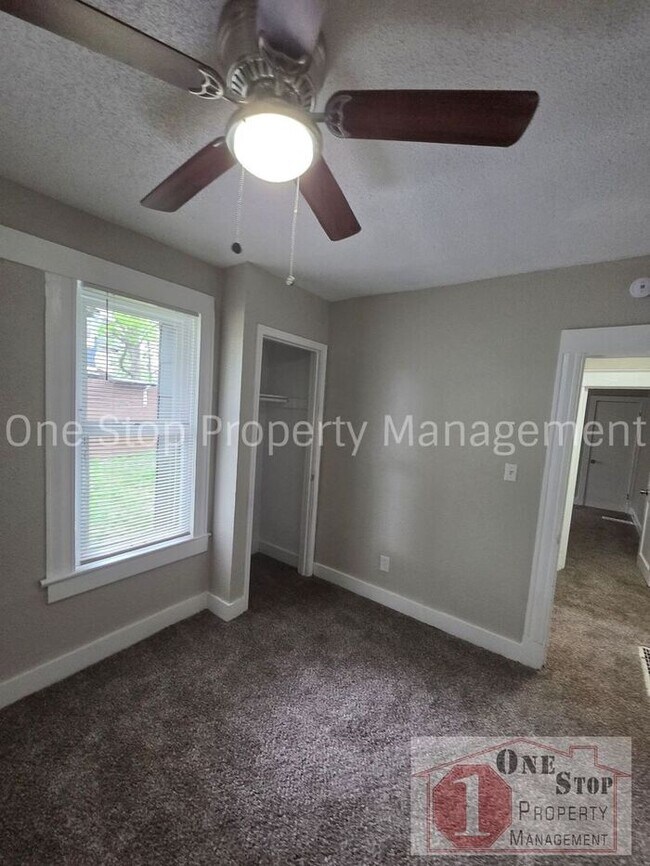 Building Photo - Beautiful 4 Bedroom 2 Bathroom in Kansas City!