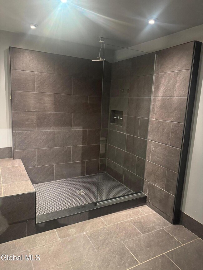 Building Photo - 1412 River Rd