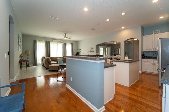 Building Photo - 109 Bilbao Dr