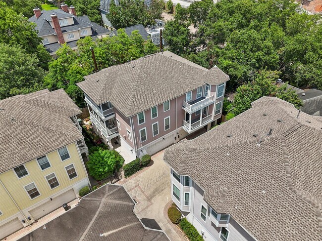 Building Photo - 208 Hawthorne St