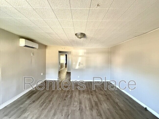 Building Photo - 410 N Florence Ave
