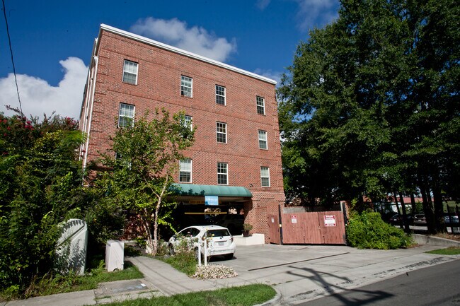 Building Photo - 110 S Roberson St