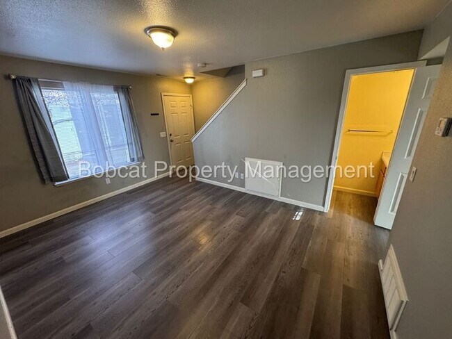 Building Photo - 3919 Pheasant Dr