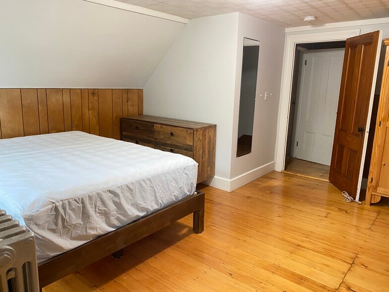 Building Photo - 90 Chandler St