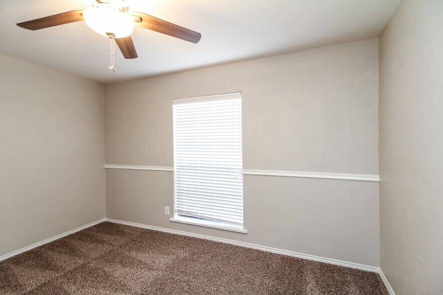 Building Photo - 9214 Willowbrook Dr