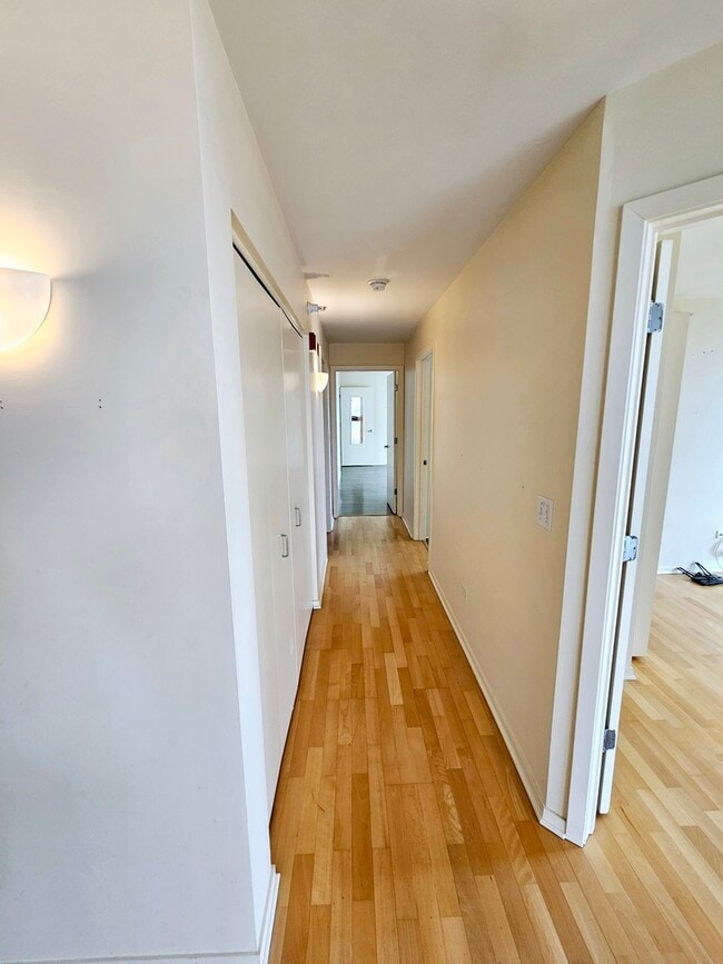 Building Photo - 1640 Maple Ave