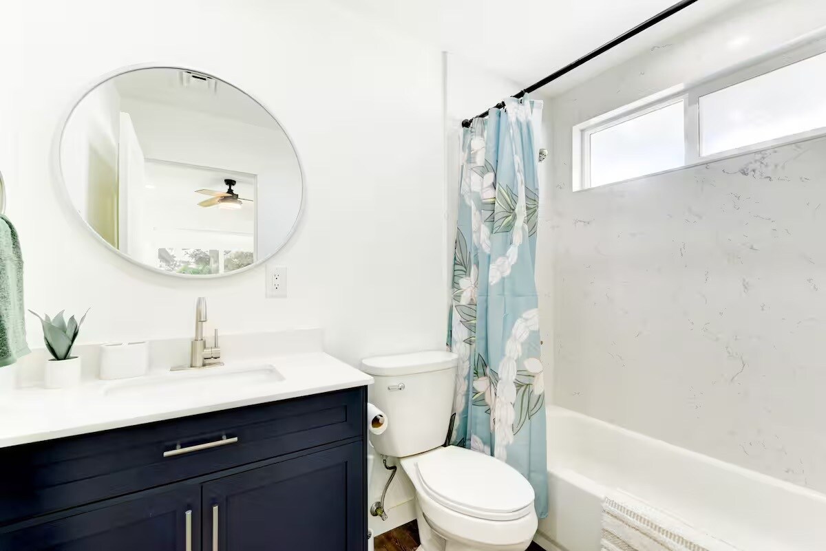 Building Photo - 1235 Manulani St