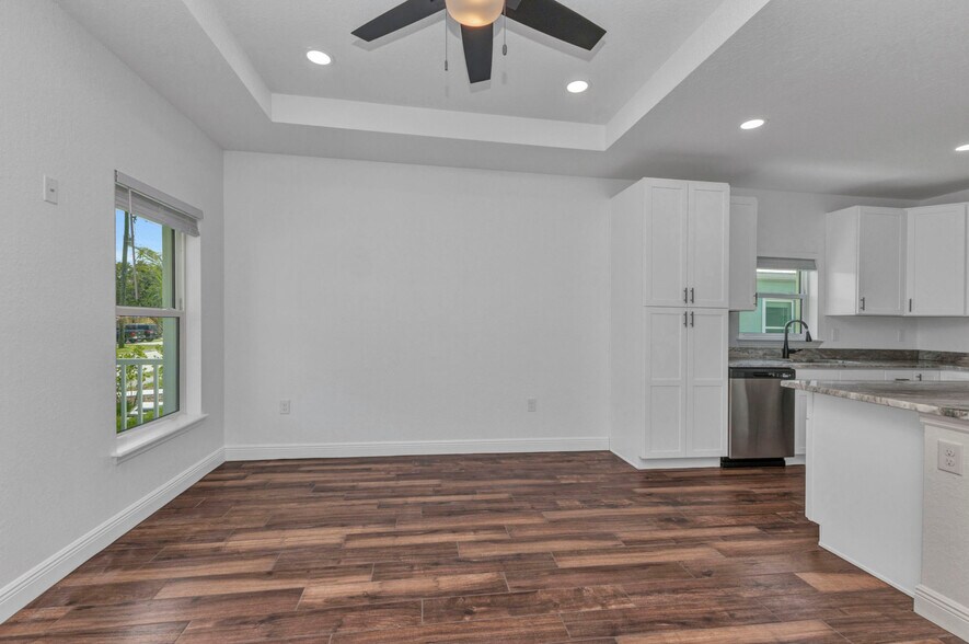 Building Photo - 415 Carmalita St