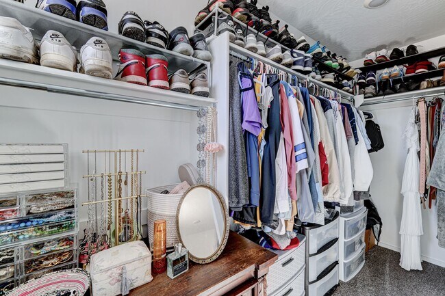 Building Photo - 3 BEDROOM Long Valley Townhome with all the Amenities