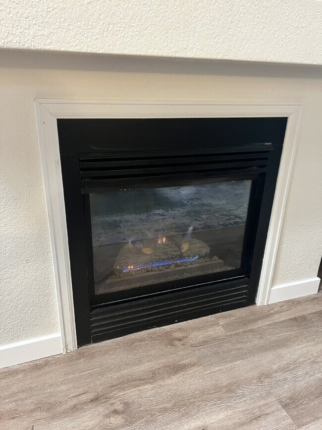 Building Photo - Available March!  Beautiful Condo in Steeplechase!