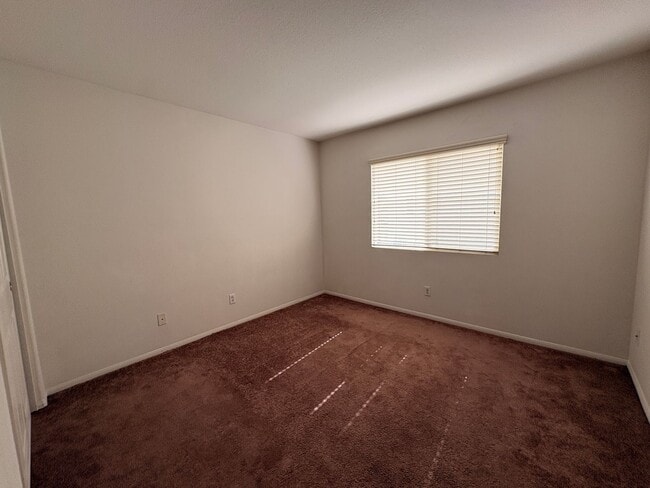 Building Photo - EASTVALE GREAT NEIGHBORHOOD- 4+2.5 EXECUTIVE HOME, QUIET NEIGHBORHOOD - AVAILABLE NOW!!! ONLY 2 C...