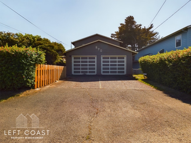 Building Photo - 890 SW 7th St