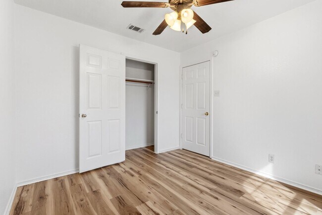 Building Photo - Move-In Ready 4/2 with No Carpet, Washer & Dryer Included – Prime Killeen Location Near Fort Hood!