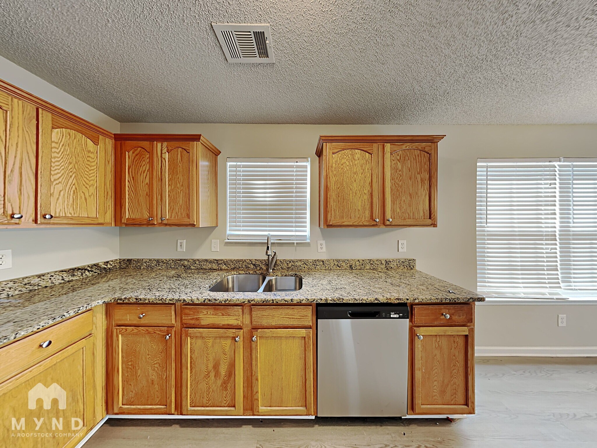 Building Photo - 6132 Hickory Ln Dr