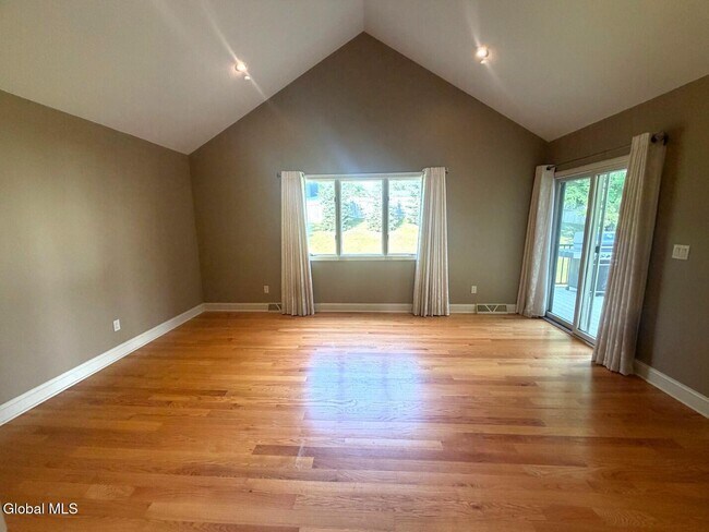 Building Photo - 53 Huntleigh Dr