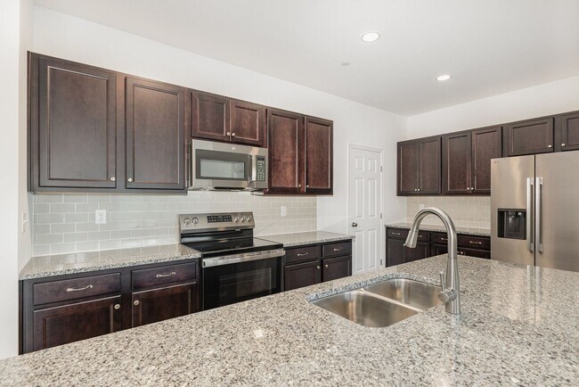 Building Photo - 7880 Briarwood Dr