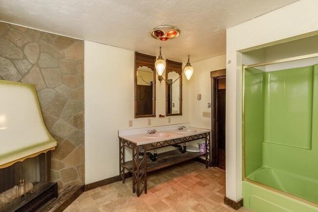 Building Photo - 385 E Broadway