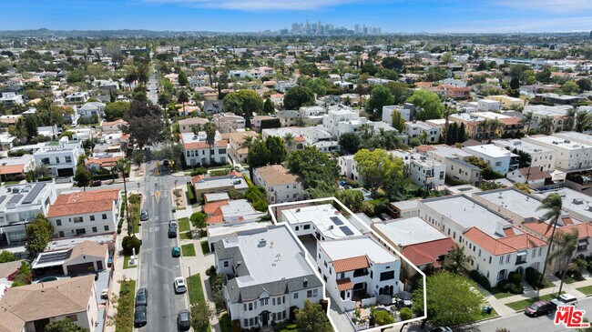 Building Photo - 458 N Sierra Bonita Ave