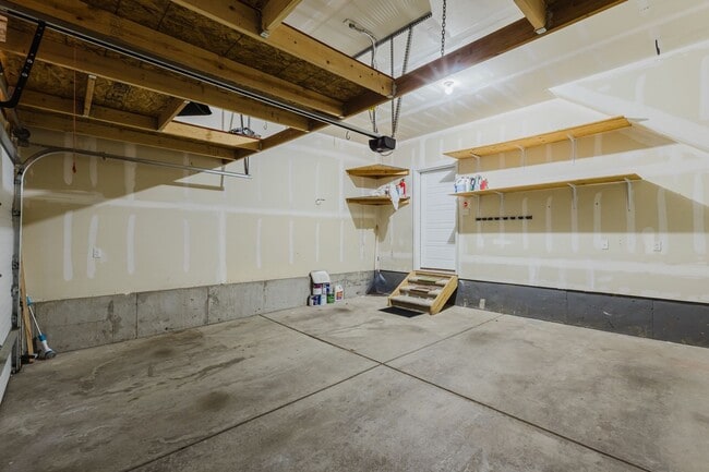 Building Photo - 2656 Champagne Ave