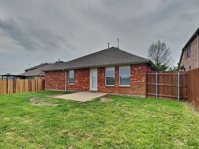 Building Photo - FANTASTIC HOME IN FORNEY!