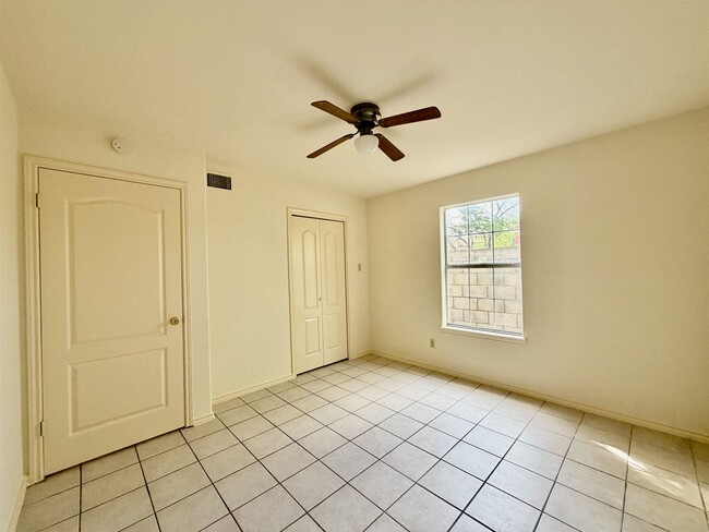 Building Photo - 206 E Canal St