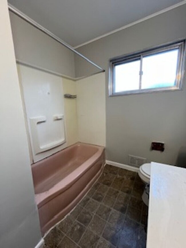 Building Photo - 3 BR 1.5 BA split-level with attached 1 car garage- OPEN HOUSE THIS SATURDAY