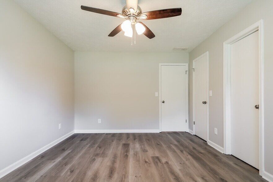 Building Photo - 375 Springlake Dr