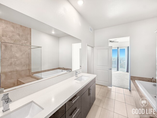 Building Photo - 3B/2BA Home with Private Elevator & Mountain Views!