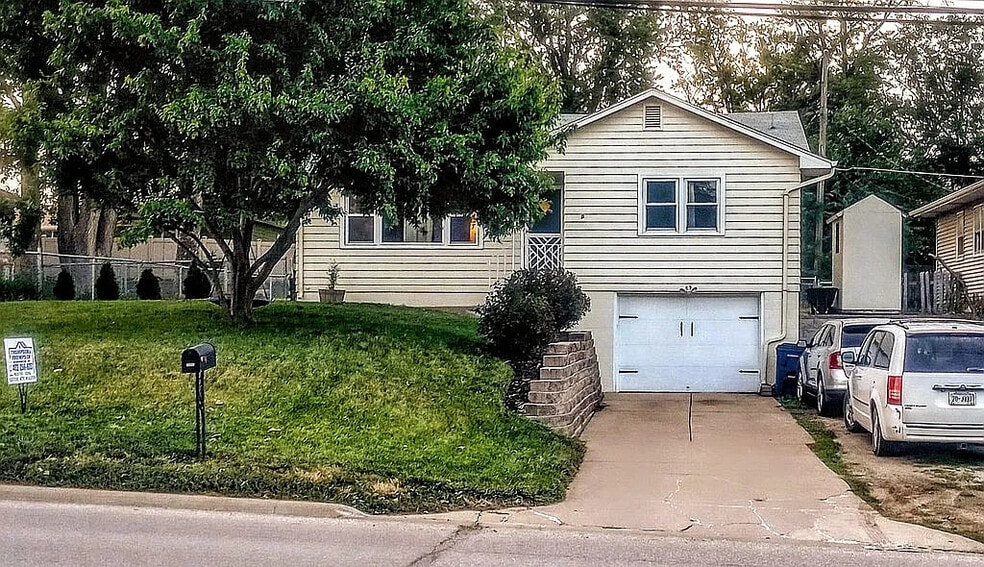 Primary Photo - 2218 Avenue B