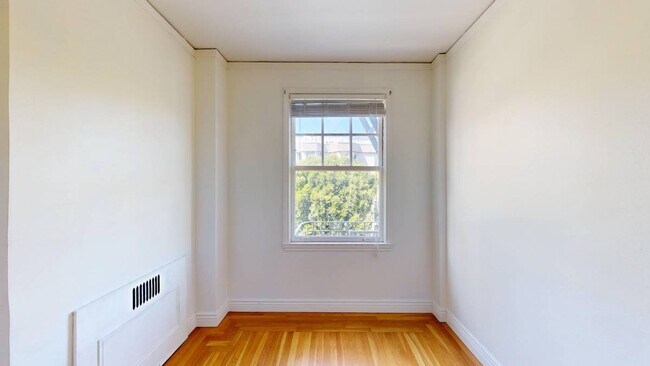 Building Photo - 952 Franklin St