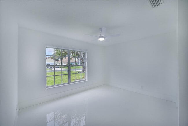 Building Photo - 6014 Golf Villas Dr