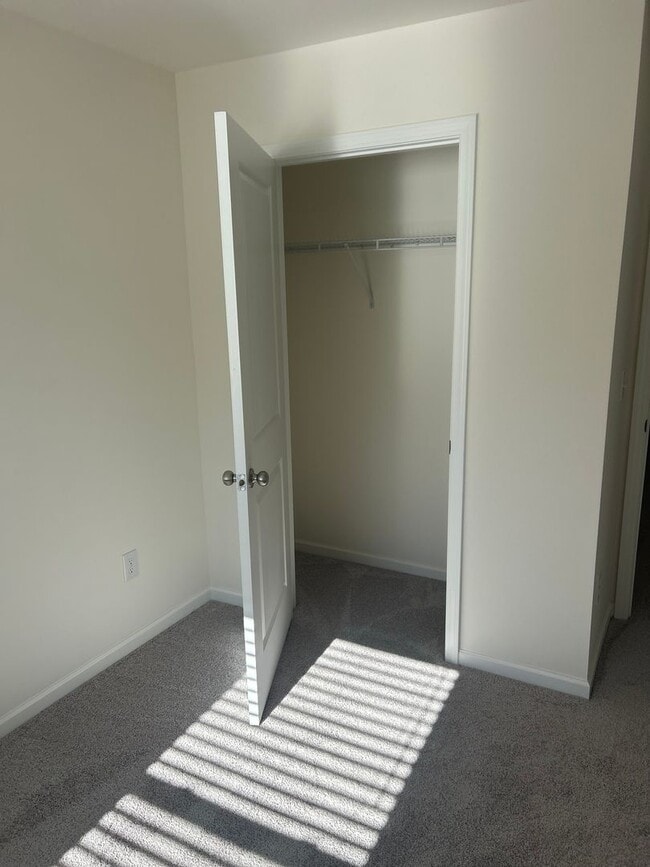 Building Photo - Brand New Townhome in the heart of Newton!