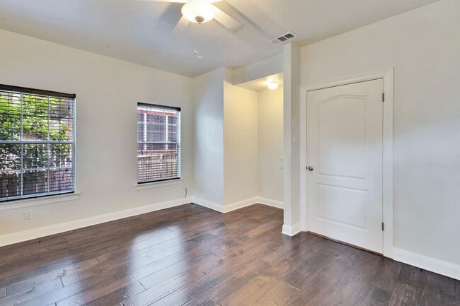 Building Photo - 2358 Wilson St