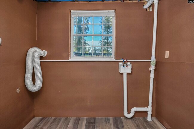 Building Photo - 100 Woodspur Rd