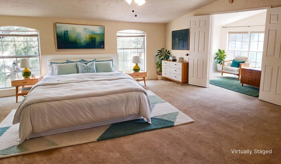 3rd floor master suite, 900 sf - 409 Ridgeway St