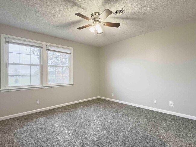 Building Photo - 610 Sango Rd