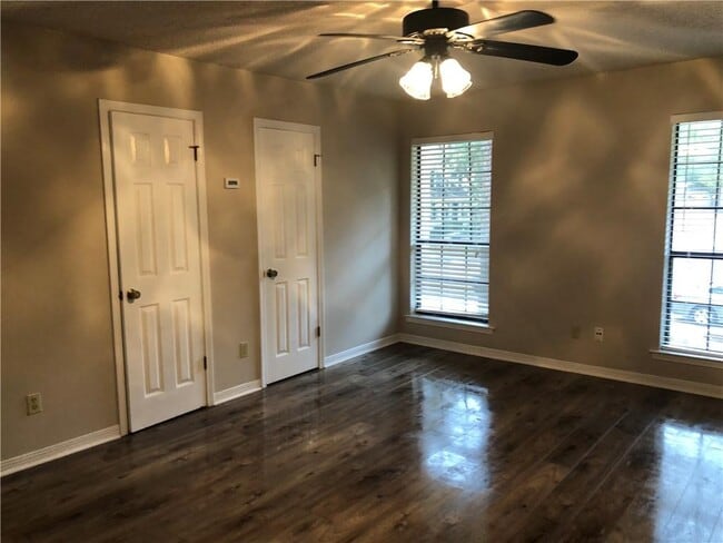 Building Photo - 6333 Ironwood Ct