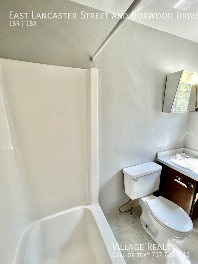 Building Photo - Budget-friendly 1-Bed w/ On-Site Laundry &...