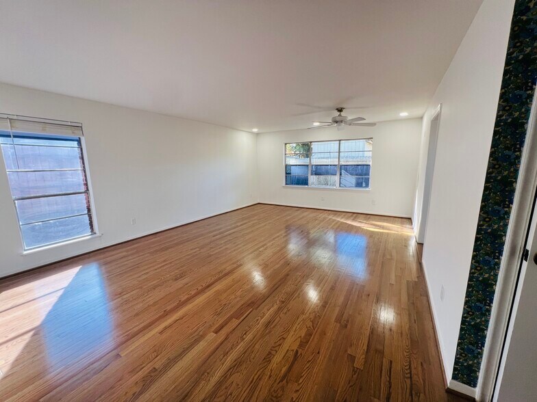 Building Photo - 5511 Willowbend Blvd