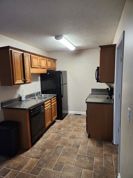 Building Photo - 529 Crest Dr SW