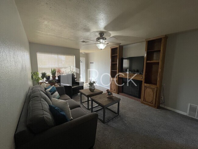 Building Photo - 3 bedroom/2 bathroom home in Moore Schools