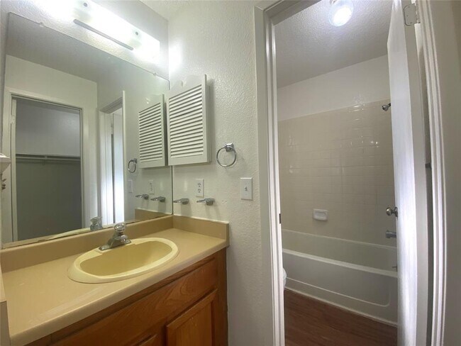 Building Photo - 12309 Dellrey Dr